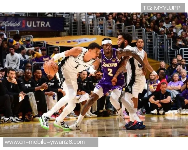 2004年NBA季后赛湖人对阵马刺首场精彩录像回顾与分析 2004年NBA季后赛湖人对阵马刺首场精彩录像回顾与分析